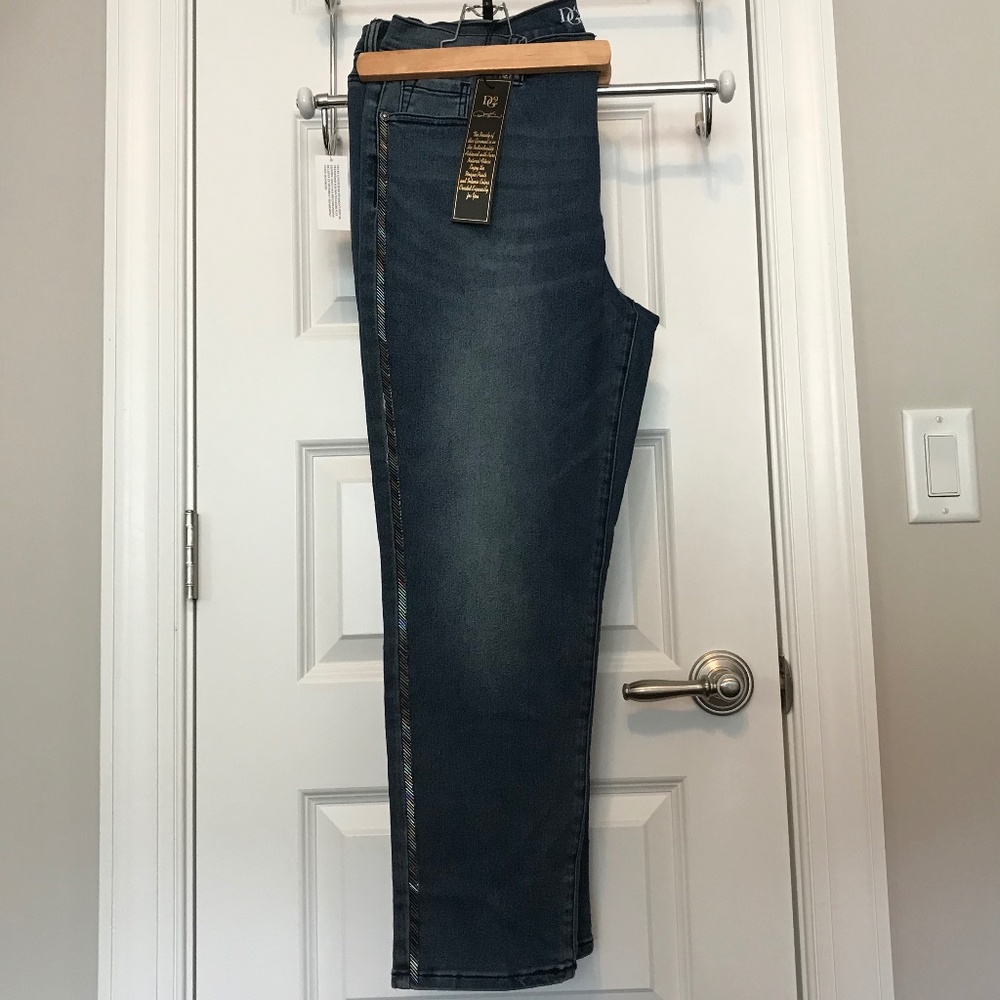 NWT DG2 5-pocket blue jeans with beaded tuxedo stripe—virtual stretch (16P)